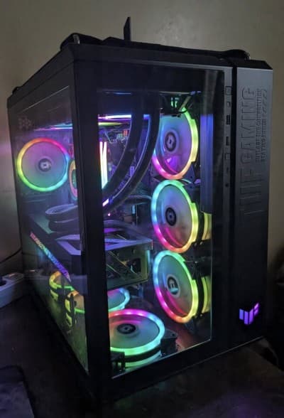 PC ULTRA GAMING R9 9950X/ROG STRIX X670E-E GAMING WIFI /ASUS ROG STRIX 5070TI 16GB/RAM 32GB DDR5