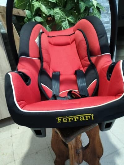 Vente siège Auto bébé Marque Ferrari