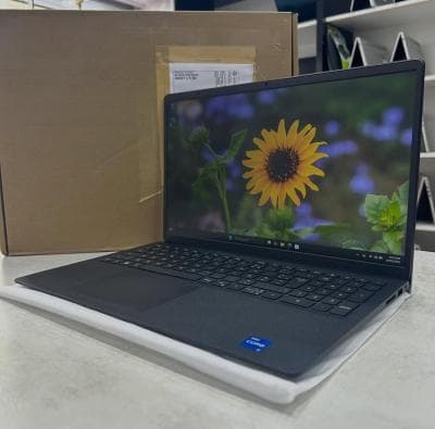 Dell 15 Neuf sous emballage 15,6 120 Hz i5-1334U 8 Go DDR4 512 Go SSD NVMe PCIe