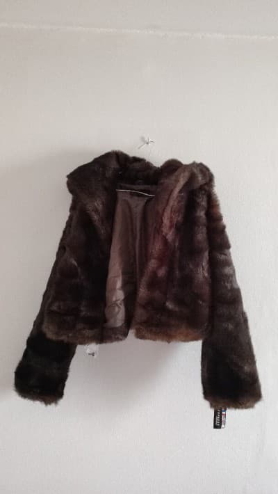 Manteau court en fourrure / Neuf