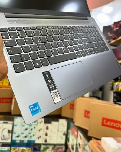 LENOVO IDEAPAD SLIM 3i Intel Core i3-1315U 10 Mo de cache jusqu à 4,50 GHz 8GB 256GB SSD 15.6 FHD