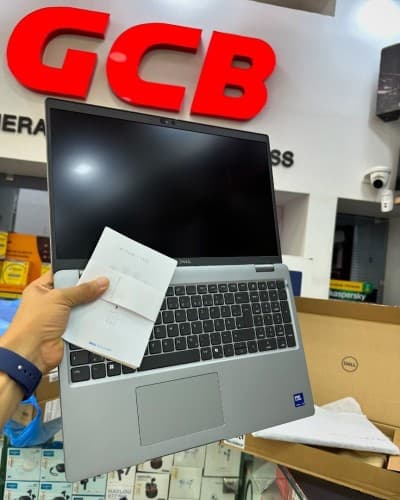 DELL LATITUDE 5550 Intel Core Ultra 5 135U 12 Mo à 4,40 GHz 16GB DDR5 512GB SSD 15.6 FULL HD