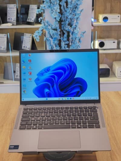 DELL LATITUDE 7350 ULTRA7-165U/32G DDR5 /256G SSD NVME /13'' FHD+/WIN11