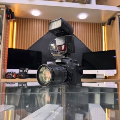 Nikon D7200 lens 16-85mm flash SB-800 en excellent état batterie et chargeur