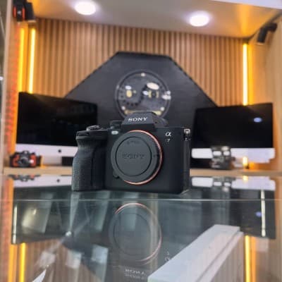 Sony A7 IV boitier nu en excellent état batterie et chargeur
