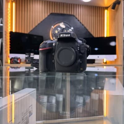 Nikon D800 boitier nu en excellent état batterie et chargeur