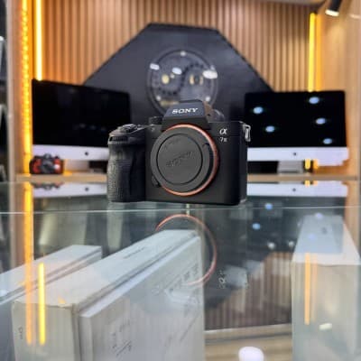 Sony A7 III boitier nu en excellent état batterie et chargeur