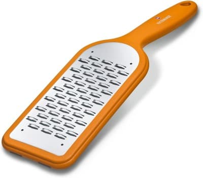 Râpe Victorinox 7.6084.9 à lames moyennes bidirectionnelles, idéale pour râper du chocolat, du fromage à pâte dure et des carottes, couleur orange, 26,2 cm (10,3 pouces)