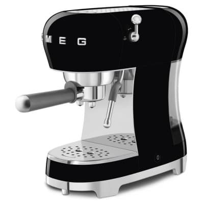 Machine à expresso manuelle avec 15 bars, commandes intuitives et doseur, fabriquée en Italie noire
