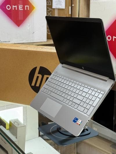 HP LAPTOP 15s FQ5002NF I5 1235U 8GO 512GO SSD NEUF SOUS EMBALLAGE