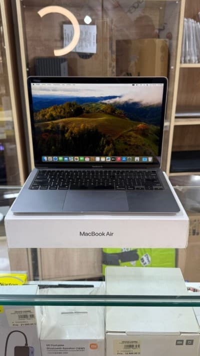 MACBOOK AIR RETINA 13.3 2020 M1 8GO 256GO SSD AVEC EMBALLAGE