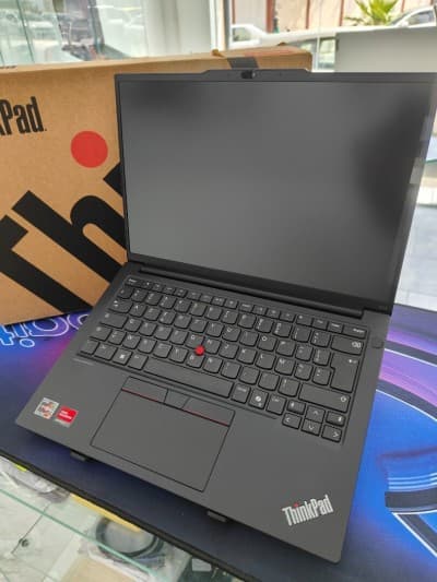 Lenovo thinkpad E14 G6 AMD Ryzen 5 7535U RAM 16GB 512SSD écran 14 FUL HD SOUS EMBALLAGE
