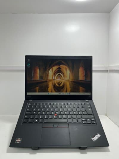 LENOVO THINKPAD T495 RYZEN 7 PRO 3700U 8GB RAM 256SSD NVME GPU: VEGA 10 ECRAN 14 FHD