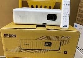 L'Epson CO-W01 vidéoprojecteur 3LCD polyvalent (maison/bureau) de résolution WXGA (1280x800) offrant 3 000 lumens