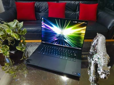 RAZER BLADE 16 - Intel i9-14900HX - RTX 4090 16Go - Écran 16" OLed QHD+ 240Hz - RAM 32Go - SSD 2TB
