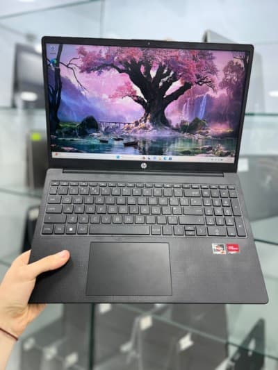 HP LAPTOP 15 AMD Ryzen 7 7730U 16RAM 512 SSD 15.6'' FHD AMD RADEON BATTERIE 100% CYCLE A2-6
