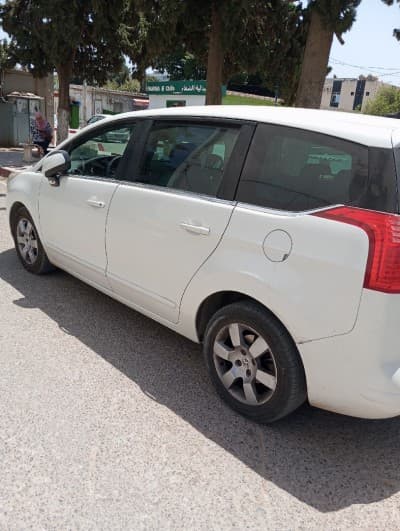 Peugeot 5008 2013 07 Places Accepte Echage