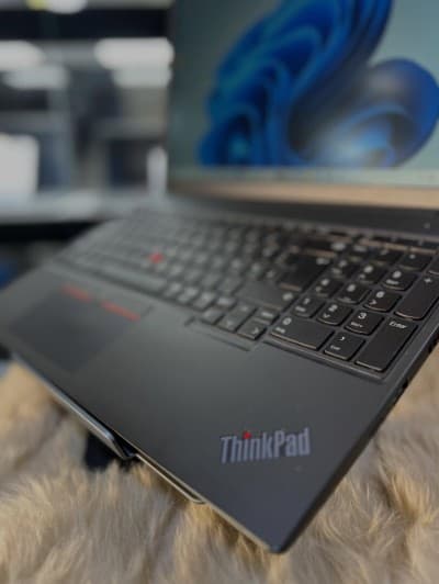 Lenohinkpad L15 Gen 4 core i3 13 gen 8 ram 256 ssd etat 10/10 comme neuf