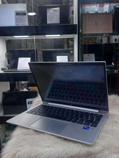 HP Elitebook 830 G10 i5 13 Gen 16/256 ssd etat 10/10