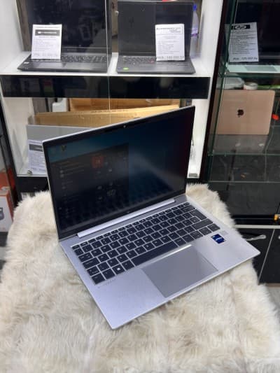 Hp elite book 830 G11 i7 13 eme 32 /1000s