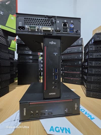 MINI PC Fujitsu Esprimo Q556 Core i3 7e generation 3,2 GHz - SSD 256 Go RAM 4 Go