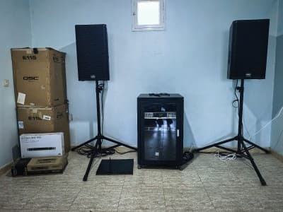 SONO IMPORT FRANCE, AMPLI, BAFFES, PIEDS, ÉQUALISEUR, ARMOIRE ETAT NEUF (PRIX 110 MILLIONS)