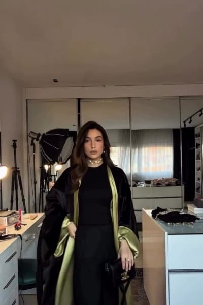 Abaya avec sa ceinture neuve dans son emballage