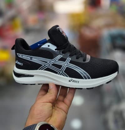 حذاء Asics رياضي