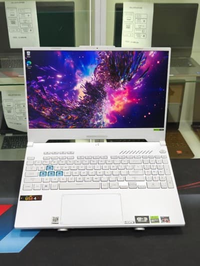 ASUS TUF A15 WHITE ÉDITION RYZEN 7 7735H 16GB 512GB SSD NVME 15,6 FULLHD IPS 144HZ NVIDIA RTX 4060 8GB