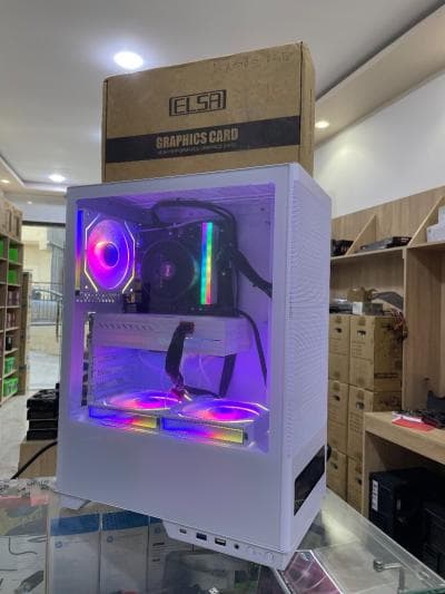 PC GAMER AFFAIR Rx580 White rgb