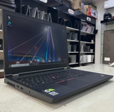 Lenovo ThinkPad Workstation P15 15,6 i7 10850H 32 de RAM DDR4 1to ssd nvme Nvidia rtx 3000 6go GDDR6