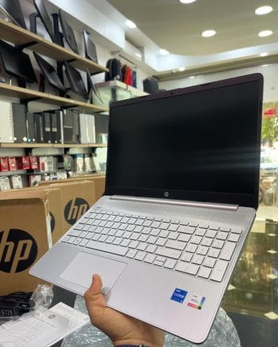 HP 15s Intel Core i5-1235U cache 12 Mo, jusqu à 4,40 GHz, avec IPU 8GB DISQUE 512GB SSD 15.6 FHD