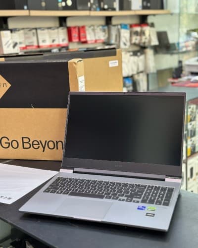 HP OMEN 16 GAMING Intel Core i7-14700HX 33 Mo , 5.50 32GB 1TB SSD 16.1 FULL HD IPS 165Hz RTX 4070