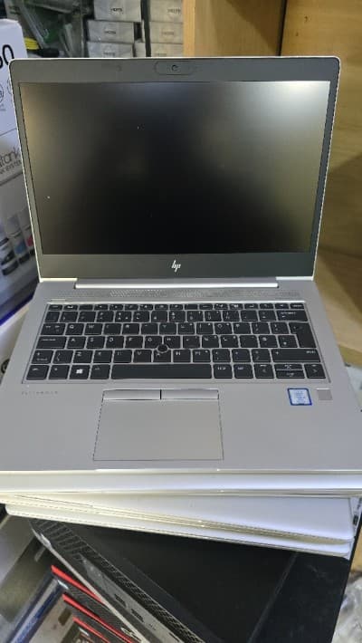 HP ELITE BOOK 830G6 I5 8ÈME 8GB 256GB ECRAN 13.3 AVEC CHARGEUR
