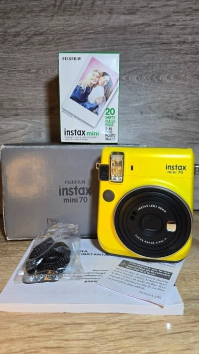 Fujifilm Instax Mini 70 Jaune Appareil Photo Instantané + Pack Film (20 Photos)