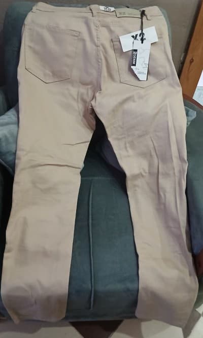 Un Beau Jean Beige Slim&Élastique, Neuf, Taille: 34.