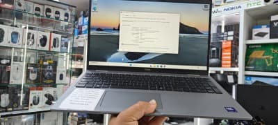 Dell latitude 5550 ultra 7 165H 16 ram ddr5 512ssd