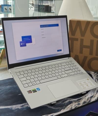 ASUS VIVOBOOK D3500QC Ryzen 9 5900HX 16GB 512SSD 15.6" OLED Full HD RTX 3050 Neuf jamais utilisé