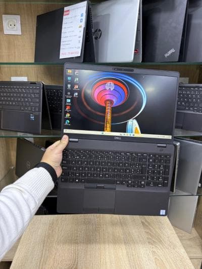 DELL LATITUDE 5500| i7 8eme |RAM 16Go | SSD 256Go| Écran 15,6 FHD | GPU Intel UHD + Radeon X540