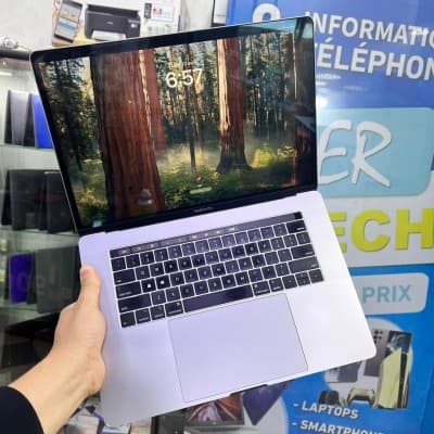 MacBook Pro Touchpar 2018 Avec RADEON 555X 4GB VRAM