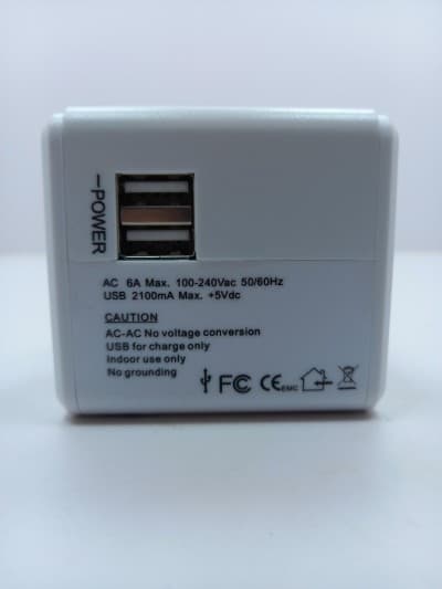 Multiprise Universel ( UK-EUR-USA-AUS ) + USB