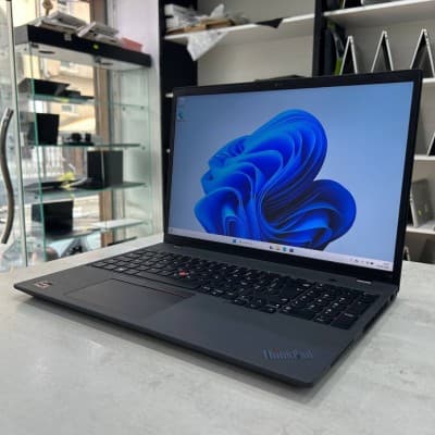 Lenovo ThinkPad T16 16 pouce AMD Ryzen 7 PRO 7840U 64 Go DDR5 1 To SSD NVMe AMD Radeon 780M Graphics