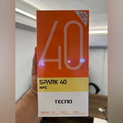 SMARTPHONE TECNO SPARK 40 KM5N - HELIO G81 - DUAL SIM - 8 + 8GB EXTENDED - 256 GO - 6.67" HD+ 120HZ - 50 MP - 5200 MAH - BLACK & WHITE SPARK 40 KM5N SPARK 40 KM5N
