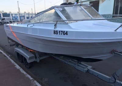 Glisseur Volvo 5 m 40 .165 chevaux