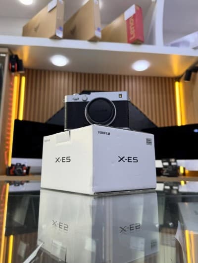 FUJIFILM X-E5 boîtier nu neuf jamais utilisé sous emballage
