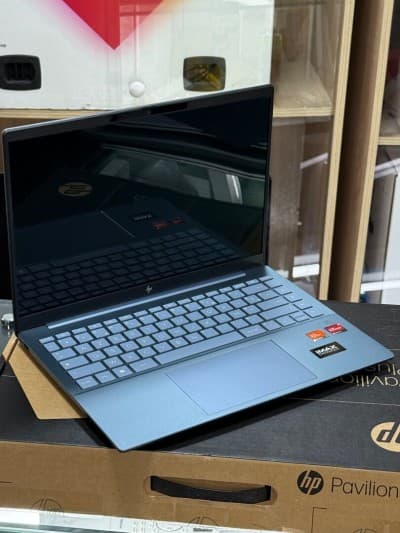 HP PAVILION PLUS 14 EY0018NF AMD RYZEN 7 7840U 16GO DDR4X 512GO SSD 3K OLED