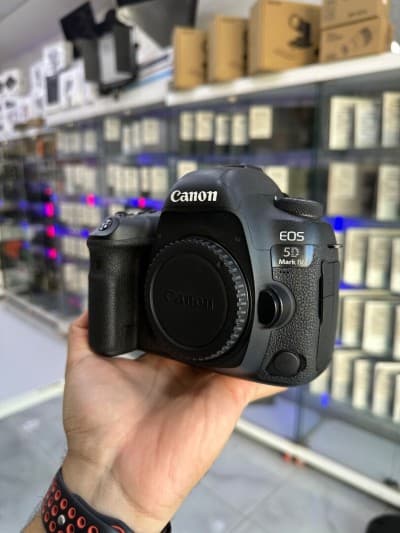 Canon 5D Mark IV 10/10