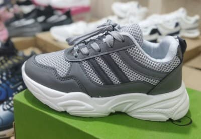 حذاء رياضي