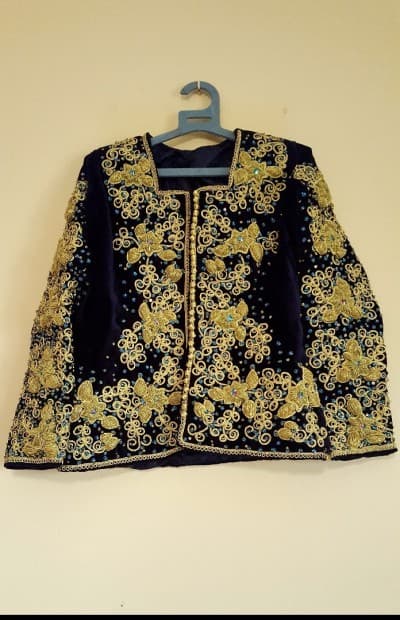 Très jolie veste karakou bleue