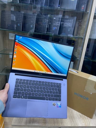 LAPTOP HONOR MagicBook | Ryzen 5 5500U | RAM 8Go | SSD 512Go |Ecran 15,6 FHD | jamais utilisé